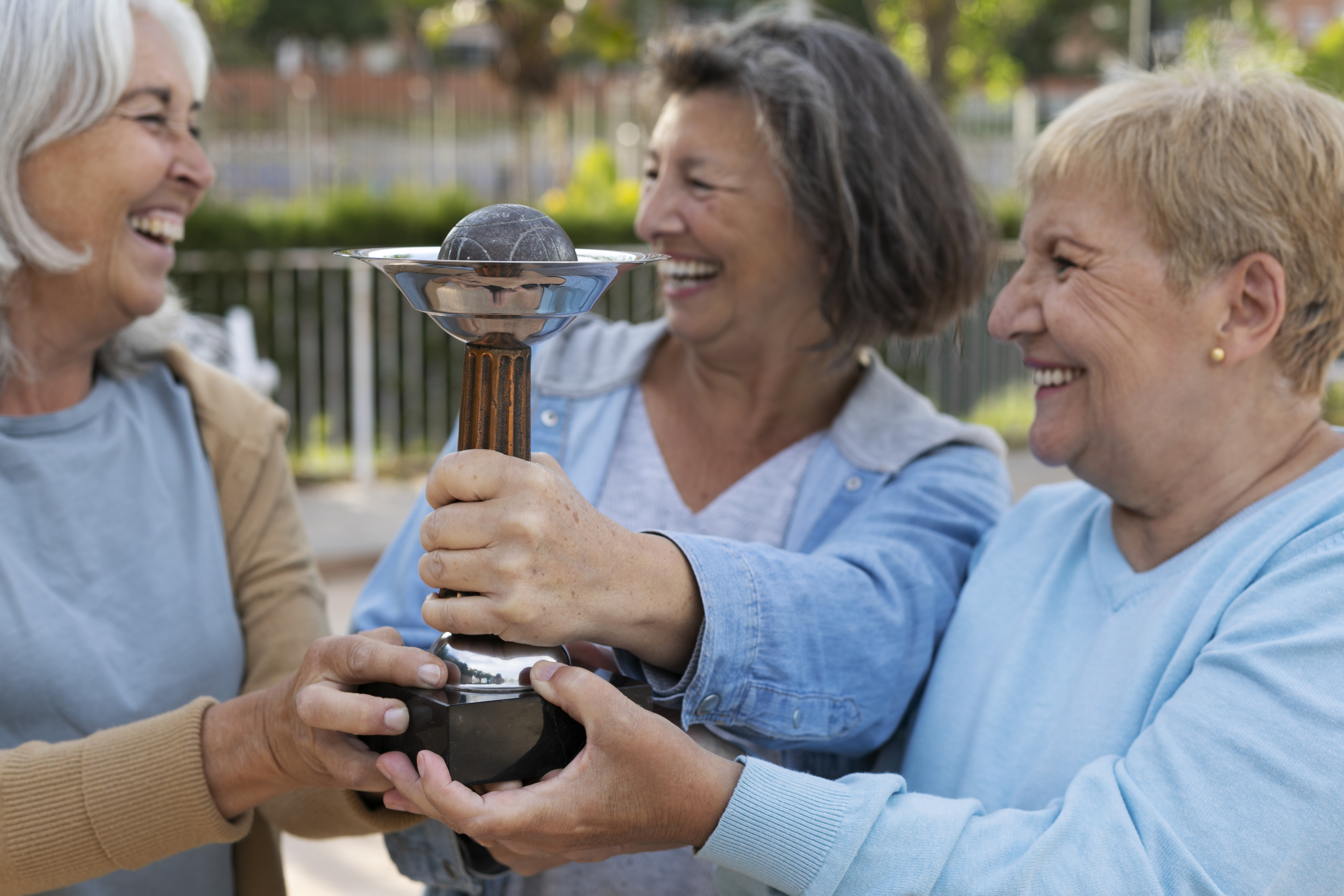 elderly-friends-playing-petanque